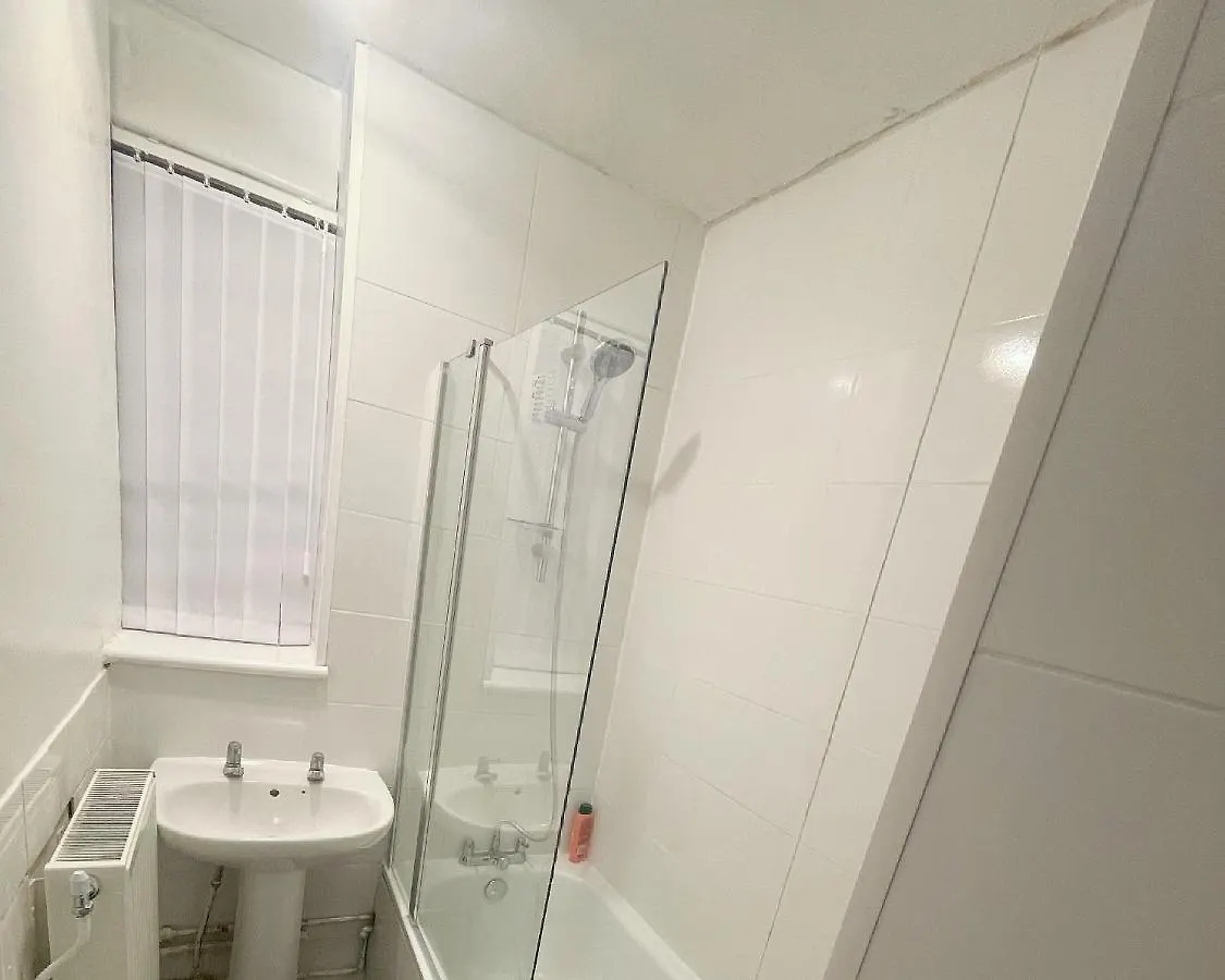 New! Xtra Large 4 Bedroom Up To 14 Guests London United Kingdom