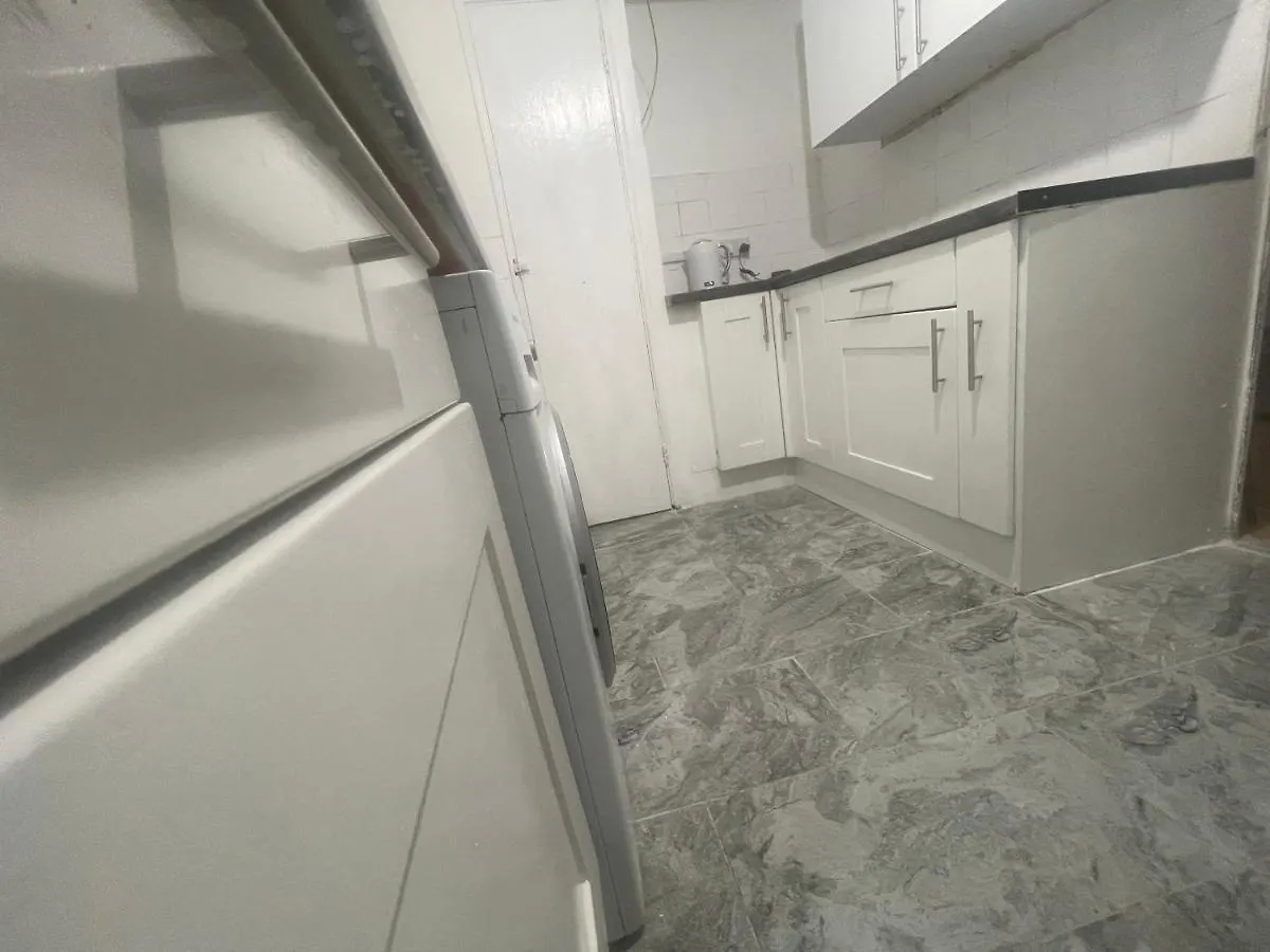 New! Xtra Large 4 Bedroom Up To 14 Guests London 0*,