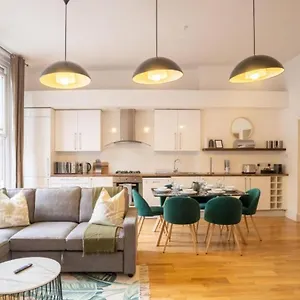 Three Bed With City View Shoreditch Perfect For Business Corporate By Belvilla Apartment